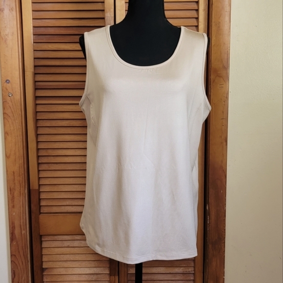Avenue Tops - NWT Avenue Scoop Neck Tank Top Size  14/16